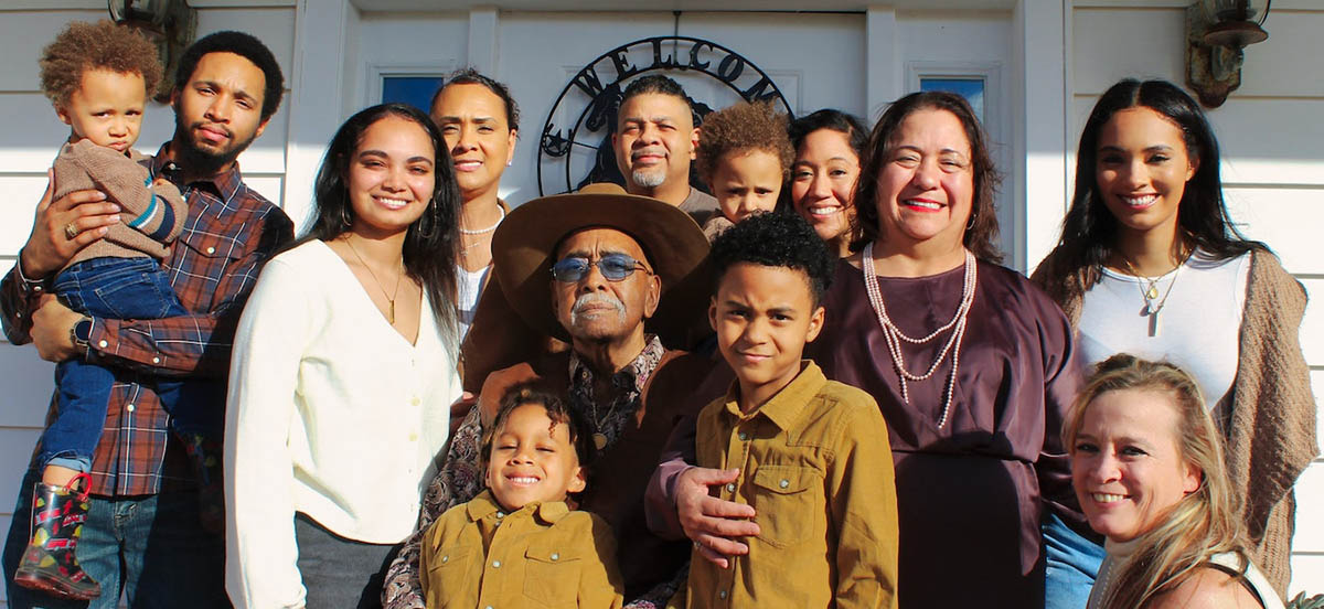 Hispanic family in the USA, representing the Spanish-speaking US market.
