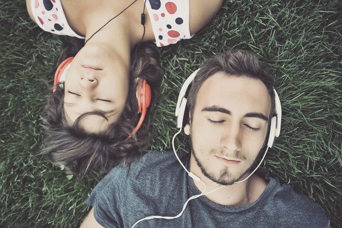 Is it possible to learn expressions by listening to music?